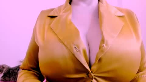 Valeria online show from 10.24.25