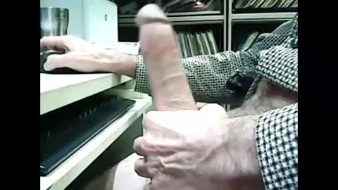 Snapshot of 01quebecboy69 chatting on 02.05.25 01quebecboy69 online show from 02.05.25