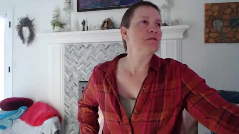 Aurora Willows online show from 04.25.26