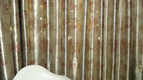 Snapshot of 13_angel_14 chatting on 02.01.25 Angelfree online show from 02.01.25