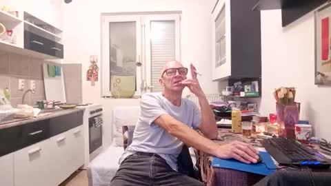 Snapshot of 1973man chatting on 12.13.25 1973man online show from 12.13.25