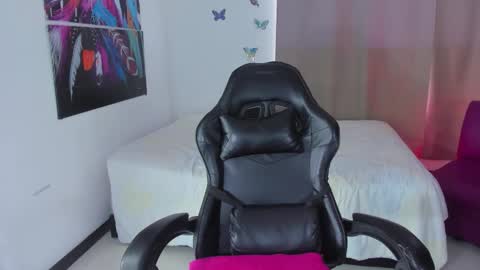 Snapshot of 19vanee chatting on 02.28.26 stef read my description online show from 02.28.26