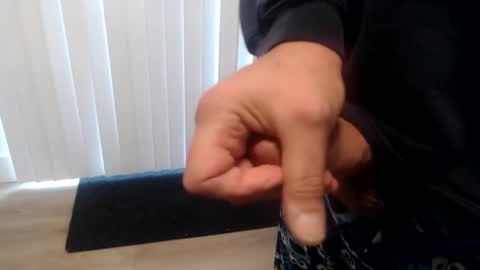 i erupt if you suck ur nipples 4 me and look at the camera while watching me online show from 01.05.26