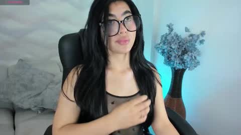 Snapshot of 1m_emily chatting on 09.09.25 . online show from 09.09.25