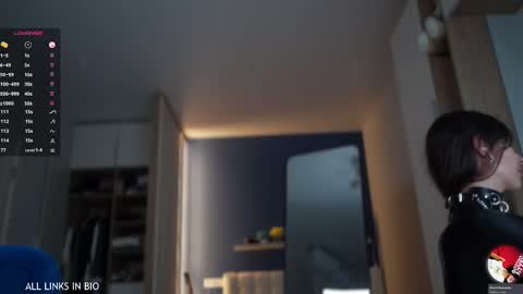Snapshot of 1mari_01 chatting on 02.12.25 Marie online show from 02.12.25