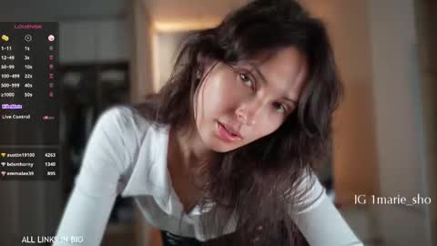 Snapshot of 1mari_01 chatting on 09.18.25 Marie online show from 09.18.25