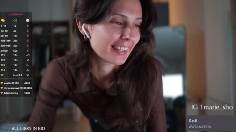 Snapshot of 1mari_01 chatting on 09.22.25 Marie online show from 09.22.25