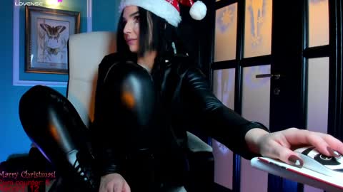 Moona  online show from 12.22.24