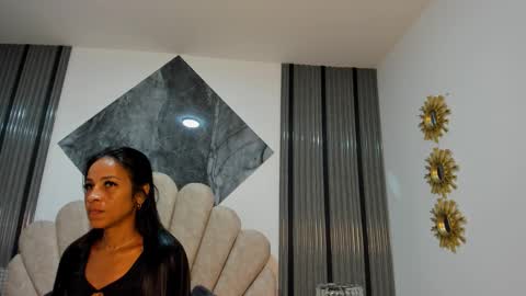 Snapshot of 1naughty_milf chatting on 12.03.25 Luisa online show from 12.03.25