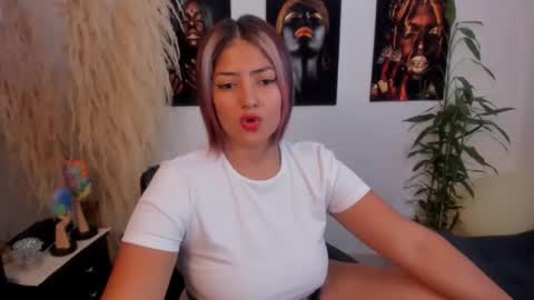 Snapshot of 1wayra chatting on 11.05.25 1wayra online show from 11.05.25