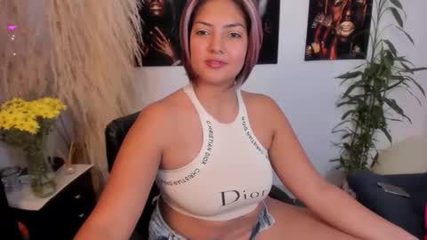 Snapshot of 1wayra chatting on 11.12.25 1wayra online show from 11.12.25