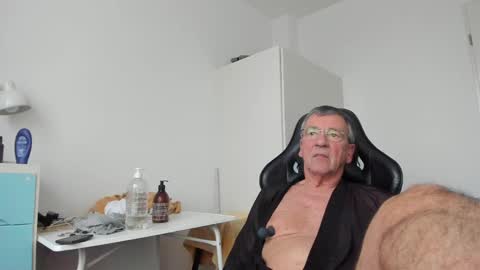 Snapshot of 200gentleman chatting on 02.20.25 Henk online show from 02.20.25