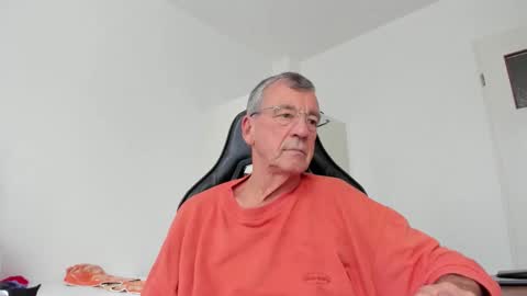 Snapshot of 200gentleman chatting on 10.29.25 Henk online show from 10.29.25