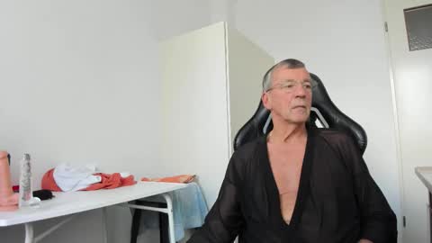 Snapshot of 200gentleman chatting on 10.30.25 Henk online show from 10.30.25