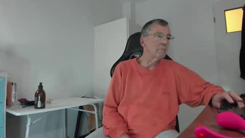 Snapshot of 200gentleman chatting on 11.02.25 Henk online show from 11.02.25