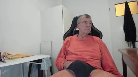 Snapshot of 200gentleman chatting on 11.13.25 Henk online show from 11.13.25