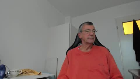 Snapshot of 200gentleman chatting on 11.14.25 Henk online show from 11.14.25