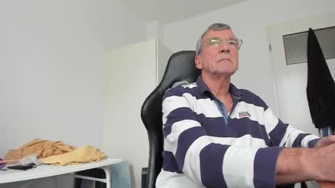 Snapshot of 200gentleman chatting on 11.20.25 Henk online show from 11.20.25