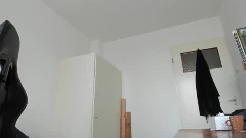 Snapshot of 200gentleman chatting on 11.22.25 Henk online show from 11.22.25