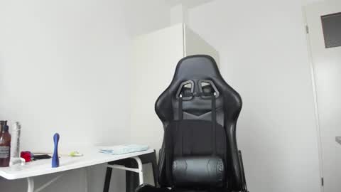 Snapshot of 200gentleman chatting on 11.23.25 Henk online show from 11.23.25