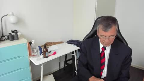 Snapshot of 200gentleman chatting on 11.28.25 Henk online show from 11.28.25