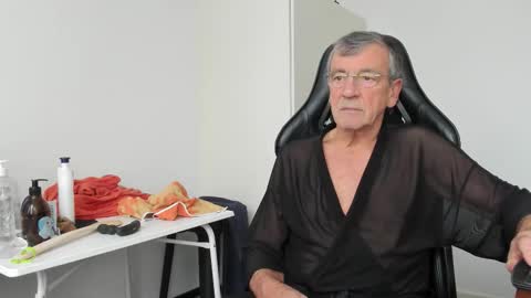 Snapshot of 200gentleman chatting on 12.02.25 Henk online show from 12.02.25