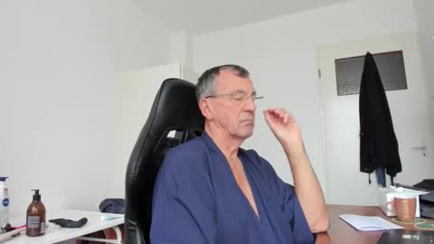 Snapshot of 200gentleman chatting on 12.05.25 Henk online show from 12.05.25