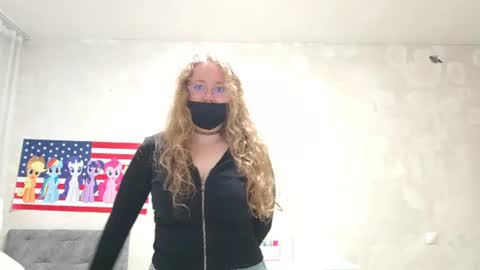 Anabel  Please thumbs up  online show from 07.31.26