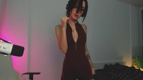 Snapshot of 2b_ chatting on 11.06.25 Sasha weekend from 14 to 27 November online show from 11.06.25