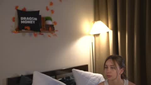 Snapshot of 2girls_1dream chatting on 11.05.25 Elley online show from 11.05.25