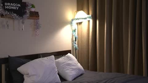 Elley  online show from 12.17.25