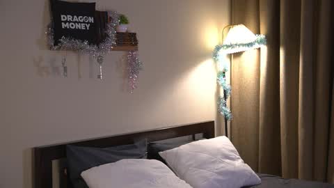 Elley  online show from 12.19.25