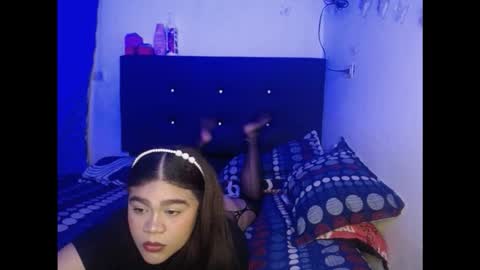 Snapshot of 2moons_full_of_love chatting on 11.07.25 2moons_full_of_love online show from 11.07.25