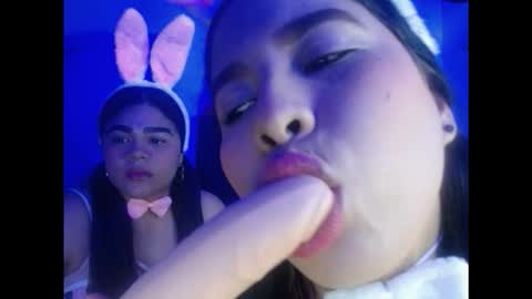 Snapshot of 2moons_full_of_love chatting on 11.11.25 2moons_full_of_love online show from 11.11.25