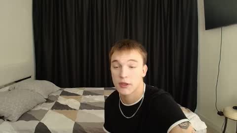 Snapshot of 2nc_ chatting on 10.08.25 Eleot online show from 10.08.25