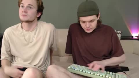 Snapshot of 2nc_ chatting on 11.28.25 Eleot online show from 11.28.25