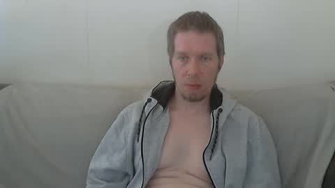 Snapshot of 2small4you83 chatting on 04.27.26 2small4you83 online show from 04.27.26
