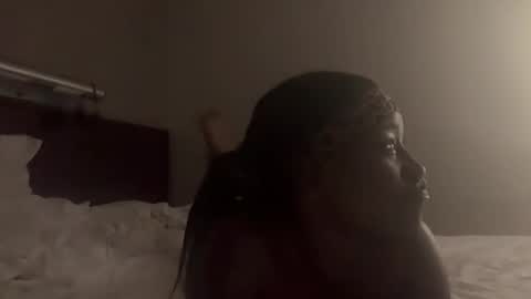 GamerBaddieLux online show from 11.12.25