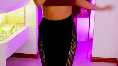 independent model online show from 01.16.25