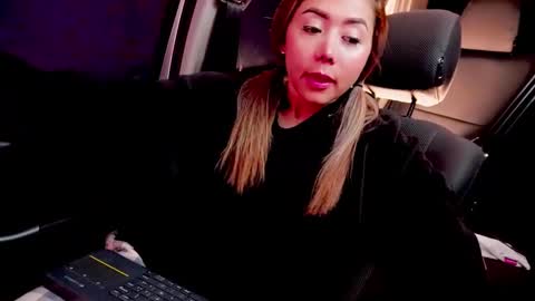 independent model online show from 10.15.25