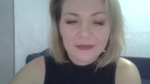 Snapshot of 3susie chatting on 11.12.25 3susie online show from 11.12.25