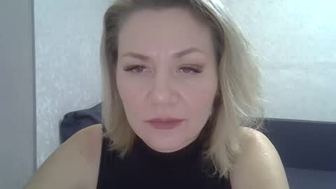 Snapshot of 3susie chatting on 11.16.25 3susie online show from 11.16.25