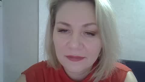 Snapshot of 3susie chatting on 11.22.25 3susie online show from 11.22.25