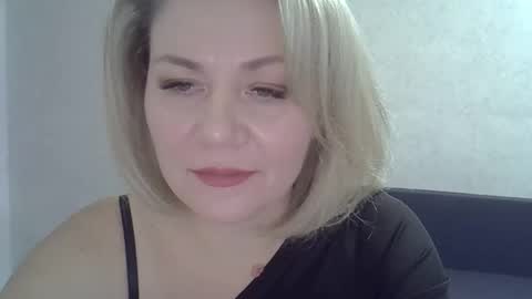 Snapshot of 3susie chatting on 11.23.25 3susie online show from 11.23.25