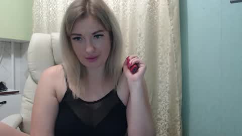 Snapshot of 3sweetcandy3 chatting on 11.03.25 3sweetcandy3 online show from 11.03.25