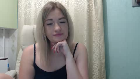 Snapshot of 3sweetcandy3 chatting on 11.05.25 3sweetcandy3 online show from 11.05.25