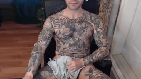 Snapshot of 420randomguy chatting on 01.04.25 Anomander Rake online show from 01.04.25