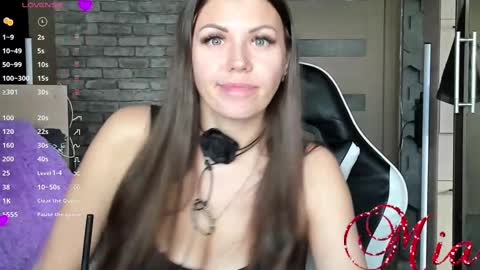 Snapshot of 666mia666 chatting on 02.15.25 Mia my pvt is open and lovense is active online show from 02.15.25