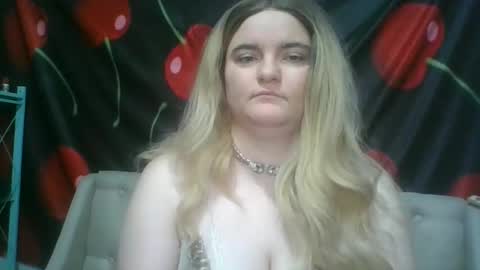 Snapshot of 6redhotbunnie9 chatting on 11.18.25 6redhotbunnie9 online show from 11.18.25