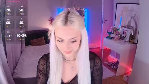 Snapshot of 7loren_wood7 chatting on 10.27.25 Loren Wood online show from 10.27.25